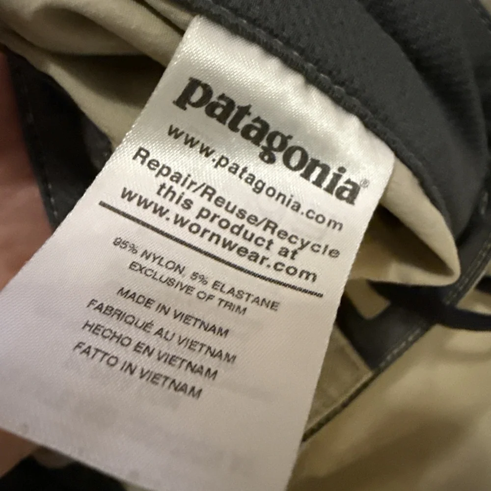 Patagonia Quandary Shorts Mens 40 Tan Beige Hiking Cargo Stretch Nylon